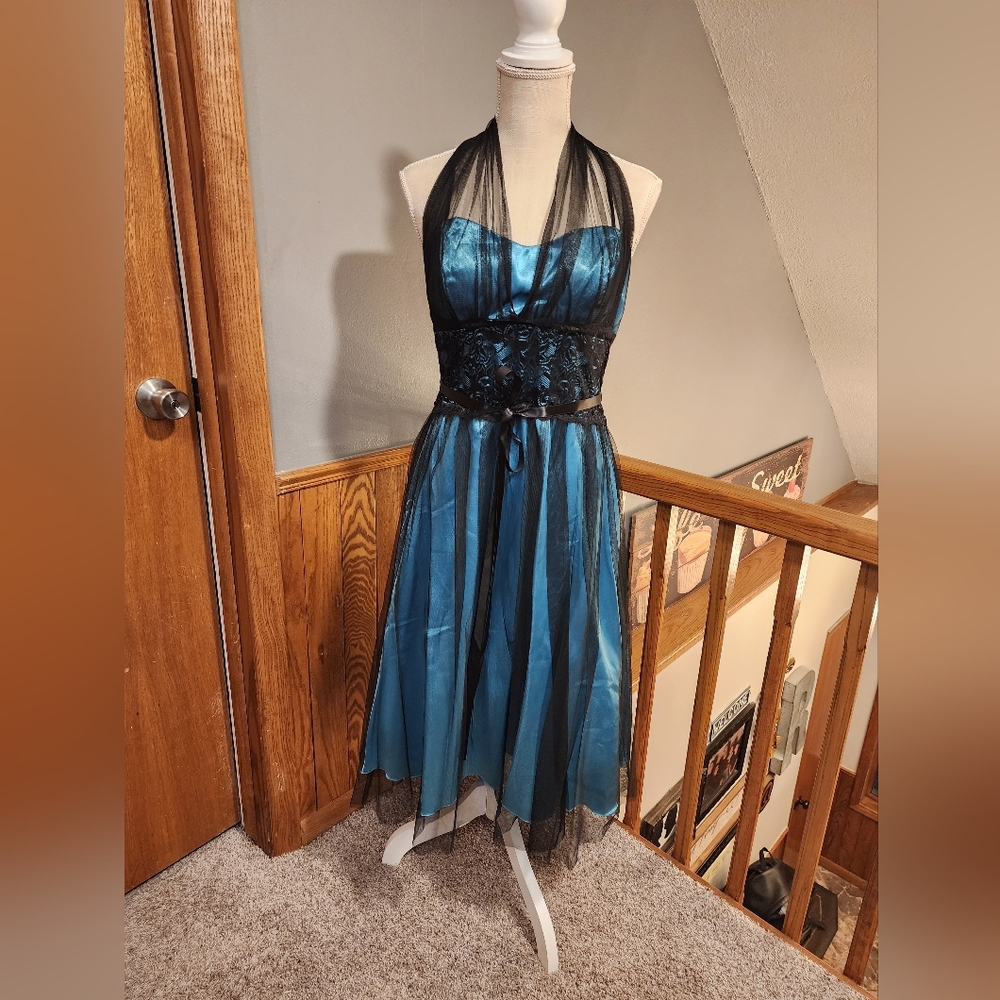 Cindy Collection Size Large Turquoise mid length dress